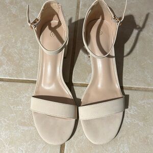 Block heel dress shoes (Nude).